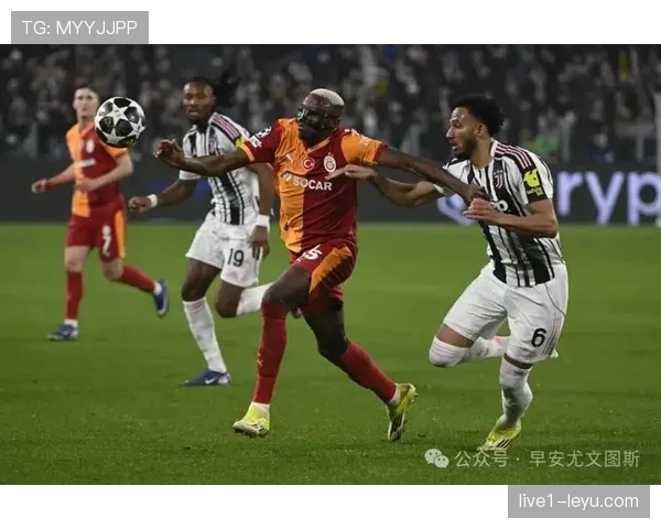 奥斯梅恩与边锋的配合