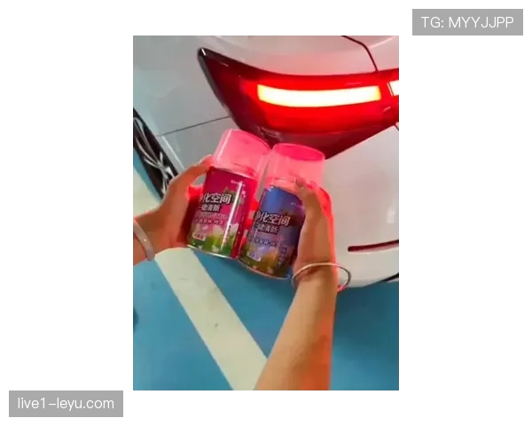 侯志慧买菜车里放了几瓶上万的护肤品，这日子是过成仙了？